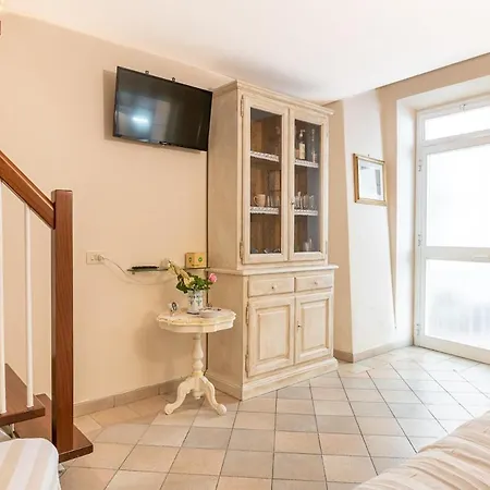 Of Flowers Apartment